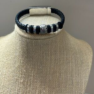 LOSSOT LEATHER AND STAINLESS STEEL PHONE CHARGING BRACELET